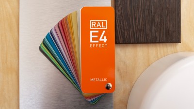 RAL E4